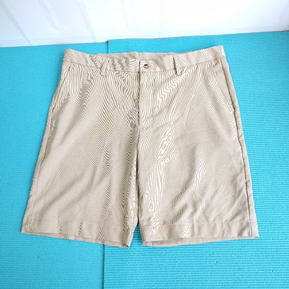 Greg Norman Men's Khaki Tan Shorts Bermuda Size 36